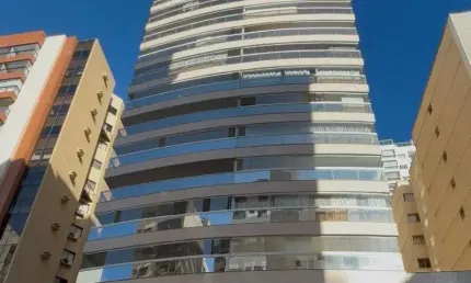 Oportunidade com 2 suítes a uma quadra da Praia da Costa!
