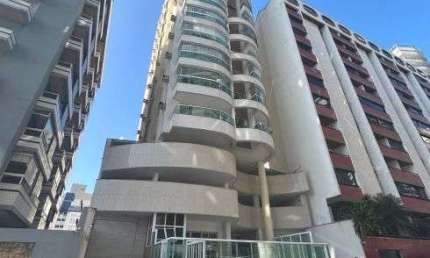 Apartamento 2 quartos com suíte a apenas duas quadras do mar na Praia da Costa
