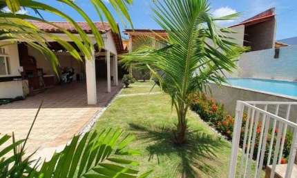 Casa duplex com piscina, churrasqueira e 450 metros de área!!