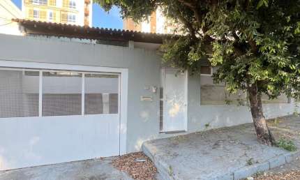 CASA COM 3 QUARTOS À VENDA, 300m2 - BAIRRO QUILOMBO
