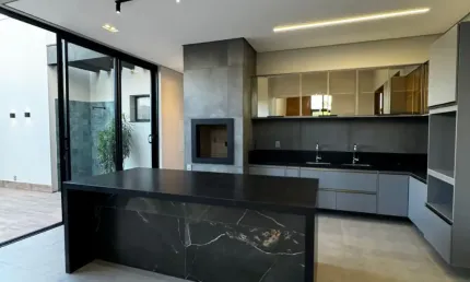 CASA TÉRREA COM 3 SUÍTES À VENDA, 425m2 - FLORAIS DA MATA