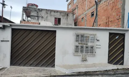 Excelente oportunidade d e investimento casa + 3 KITNETS para aluguel