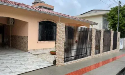 Casa à venda em Balneário Camboriú, Nações, com 3 quartos, com 160 m²