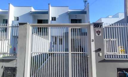Casa à venda na Rua Engenheiro Félix Malburg, Meia Praia, Navegantes