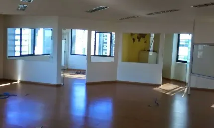 Ponto comercial/loja/box para aluguel e venda tem 139 metros quadrados