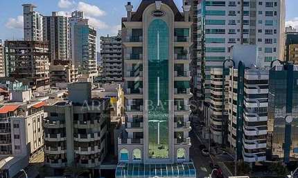 Apartamento com 4 quartos à venda na Rua 241, Meia Praia, Itapema