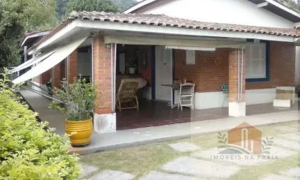 Casa com 2 dormitórios 3 vagas quintal piscina no Guaiúba