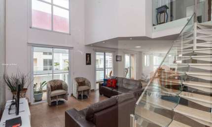 Cobertura triplex em prédio frente ao mar 3 dormitórios 1 suíte 2 vagas nas Astúrias