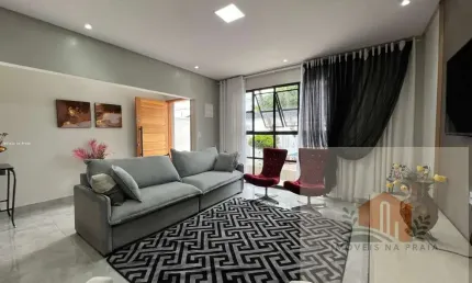 Casa reformada com 3 suítes piscina churrasqueira na Praia Grande