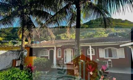 Casa com 2 dormitórios piscina churrasqueira 4 vagas no Tombo