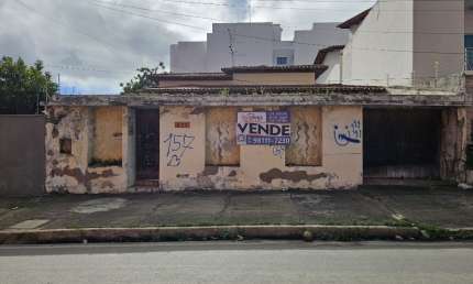 Casa a venda  de 3 suítes na Av. Rosa Cruz a poucos metros da Olivia Flores