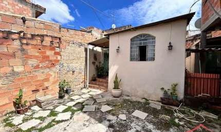 Casa com 2 quartos à venda na B, 226, Campo Alto, Contagem por R$ 200.000