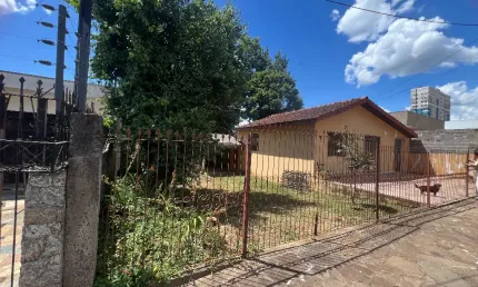 Casa com 3 quartos à venda na Rua Cônego Braga, 1374, Centro, Guarapuava