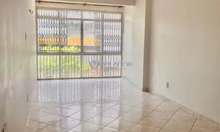 Apartamento com 03 quartos em frente a praça da república