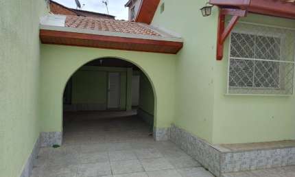 Casa com 3 quartos para alugar na Rua São Benedito, Campo do Galvão, Guaratinguetá