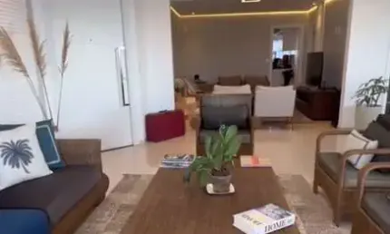 Lindo apartamento alto padrão, andar alto na ponta da praia.