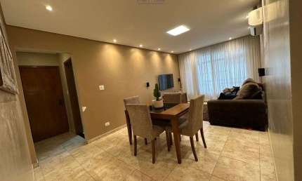 Lindo apartamento de 2 dormitórios reformado, no Embaré.