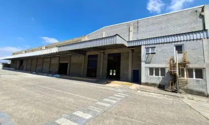 Imóvel para aluguel tem 5600 metros quadrados em Alphaville Empresarial - Barueri - SP