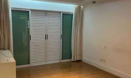 Imóvel para aluguel tem 256 metros quadrados com 4 quartos