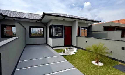 Casa nova com fino acabamento, ao lado do nova palhoça