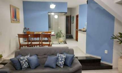 Casa de Luxo com Área de Lazer,3 dormitórios e Jardim Lateral - Taubaté SP