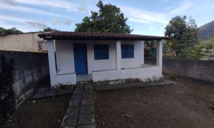 Casa com 3 quartos para alugar na Rua Orílio Pícoli, 000, Segredo, Guapimirim
