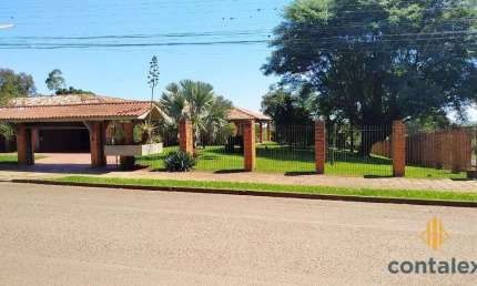 Casa de Alto Padrão Com Muito Espaço e Conforto e Amplo Terreno.