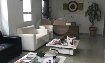 Prédio inteiro à venda ou para locação em Vila Guarani - SP