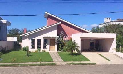 Ampla casa com 233,45 m², 03 dormitórios 4 vagas de garagem no cond. Sociedade D