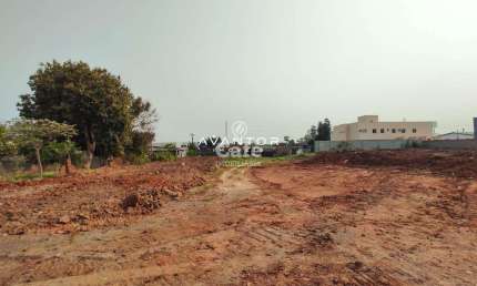 Excelente terreno de esquina plano para quem procura construir, medindo 23x30m -