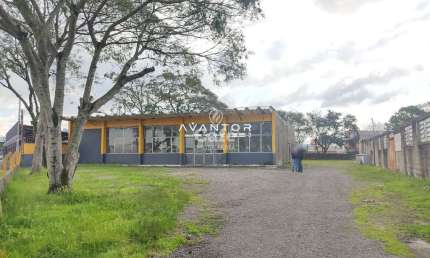 Excelente oportunidade: Ponto comercial com pavilhão, galpão auxiliar e casa par