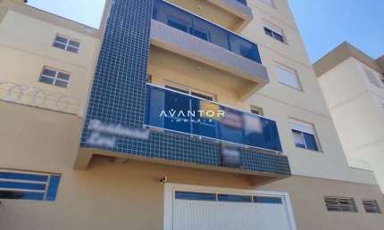 Apartamento CAMOBI com 2 dormitórios, sacada, churrasqueira e garagem.
