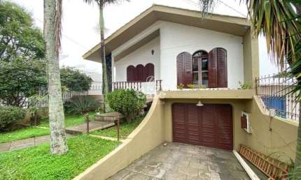 Ampla Casa, 4 Dormitórios, 1 Suíte, 3 Banheiros, Espaço Gourmet, Piscina, Bairro