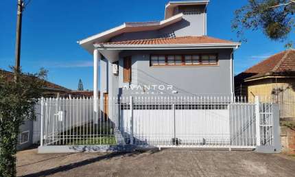 Casa 3 dormitórios sendo uma suíte no Bairro Patronato em Santa Maria-RS.