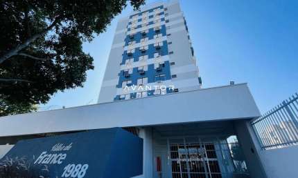 Apartamento central de 3 dormitórios/suite com box.