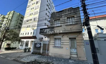 CASA CENTRAL COM 284M², TERRAÇO, EXCELENTE PARA USO COMERCIAL
