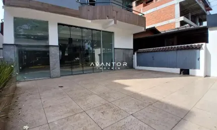 Loja Comercial De 320 m² Para Locação Na Avenida Medianeira.