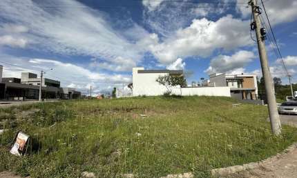 Terreno de esquina com 462m² no Condomínio Terras de Santorini