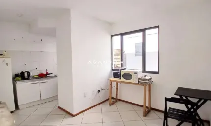 Apartamento no centro, 1 dormitório, 1 banheiro, 1 vaga de garagem