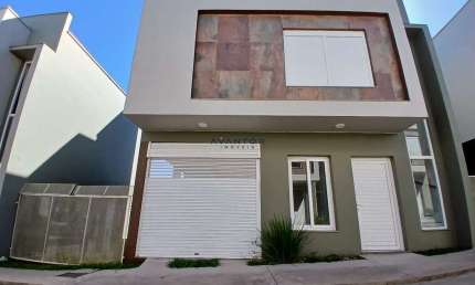 Casa Duplex De 3 Dormitórios, 3 Suítes, Sala De Estar, Cozinha, Área De Serviço,