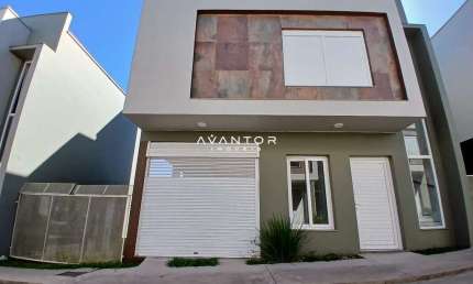 Casa Duplex De 3 Dormitórios, 3 Suítes, Sala De Estar, Cozinha, Área De Serviço,