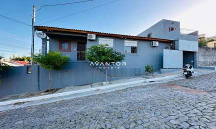 Casa com 3 quartos à venda na Rua Vidal de Negreiros, 12, Itararé, Santa Maria