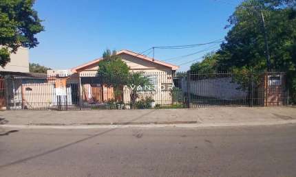 Casa Ampla De 5 Dormitórios, Sala De Estar, 3 Banheiros, Cozinha, Área De Serviç