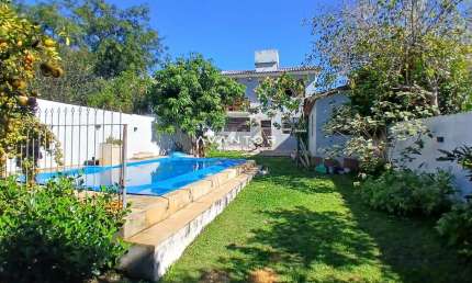 Ampla casa no bairro Menino Jesus, com 5 dormitórios, edícula e piscina