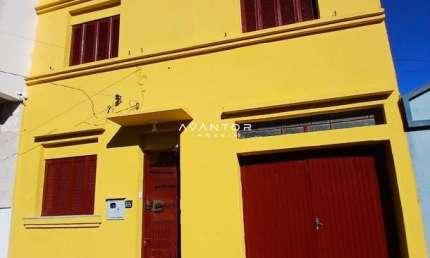 Casa Duplex De 3 Dormitórios, Sala De Estar, Sala De Jantar, 2 Banheiros Cozinha