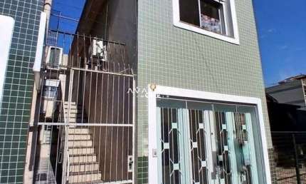 Apartamento Central De 1 Dormitório, Sala de Estar, Banheiro Social e Cozinha.