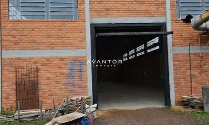 Pavilhão Em Camobi De 900 m², Possui Mezanino, Salas, Banheiros, Churrasqueira,