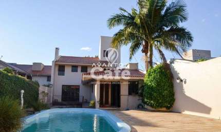 Casa em alto padrão no Bairro Nossa Senhora Medianeira.