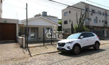 Excelente casa térrea próximo a UFSM ou podendo ser utilizado o terreno para con