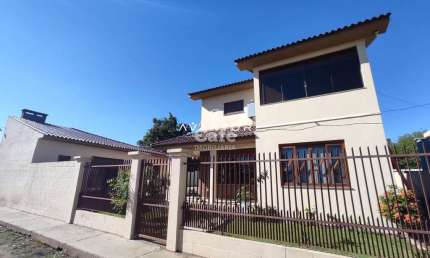 Linda Casa com 3 dormitórios, sendo 2 suítes, amplo pátio, piscina e salão de fe